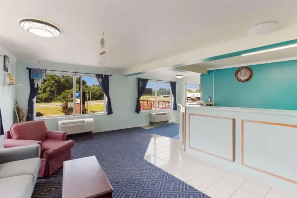 Rodeway Inn 4